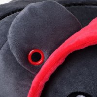 Corimori – Ember der Punk Bär, großer flauschiger Plüsch-Rucksack für Kinder und Erwachsene, rot schwarz